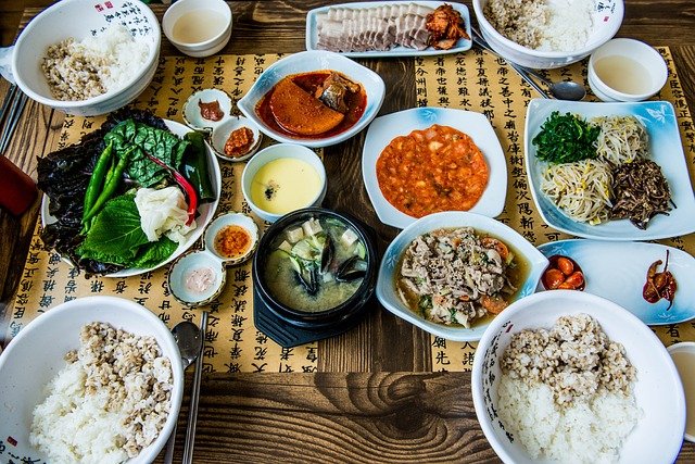 本場の韓国料理、定番のおやつ、そして韓国で有名な日本食を紹介、解説！