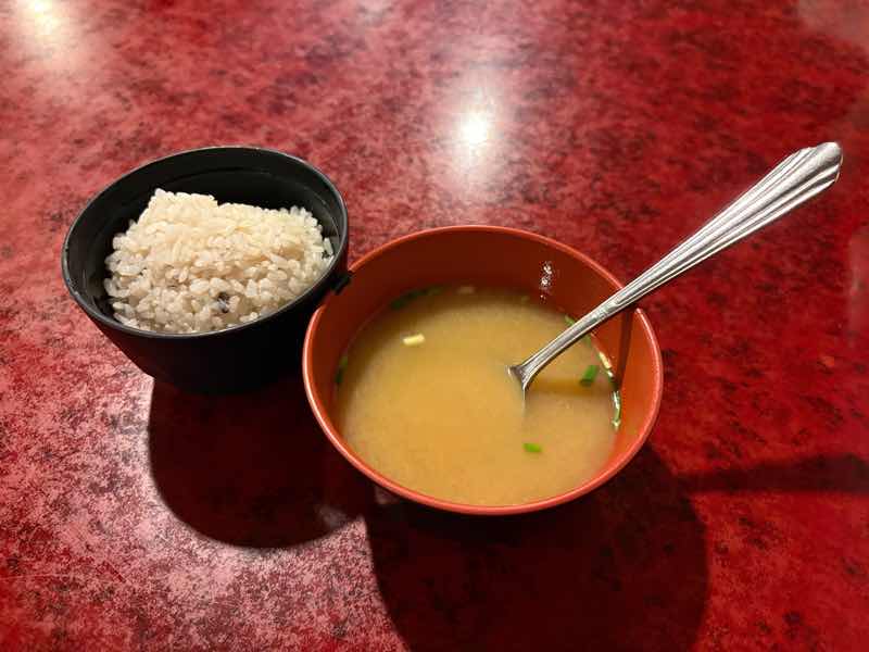 みそ汁とスプーン